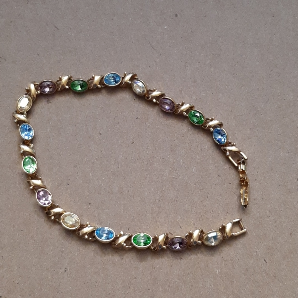 Colored stones bracelet.